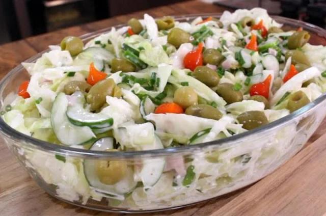 Salada Refrescante com Creme de Leite e Maionese - Deliciosa e Fácil